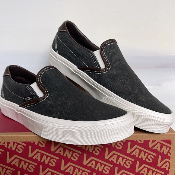 Vans WMNS Slip-On 59
C&L Black Ink
VN0A348UCH6
Sneakers - Picture 7 of 16